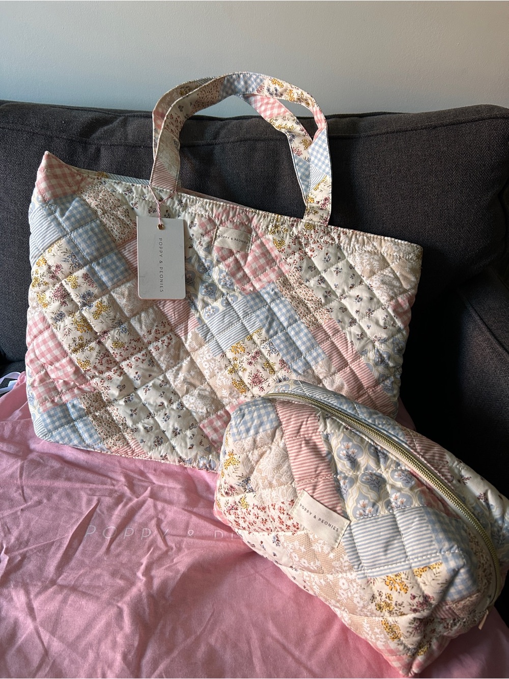 Poppy & Peonies Quilted Patchwork Tote and Matching Large Cosmetic Bag - Picture 4 of 13